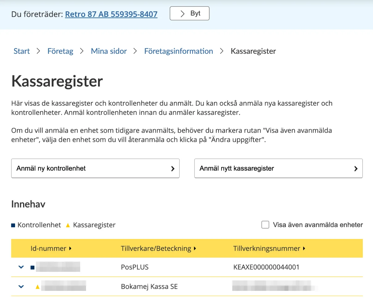 Sidan Kassaregister i Skatteverkets e-tjänst med raden Du företräder, knapparna Anmäl ny kontrollenhet och Anmäl nytt kassaregister och listan Innehav.